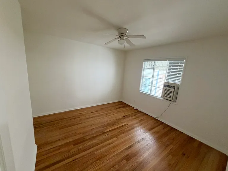 130 1/2 S Wetherly Dr #130-1/2 — Photo 3