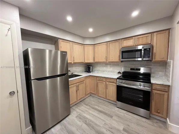 19001 NE 14th Ave APT 144, Miami, FL 33179