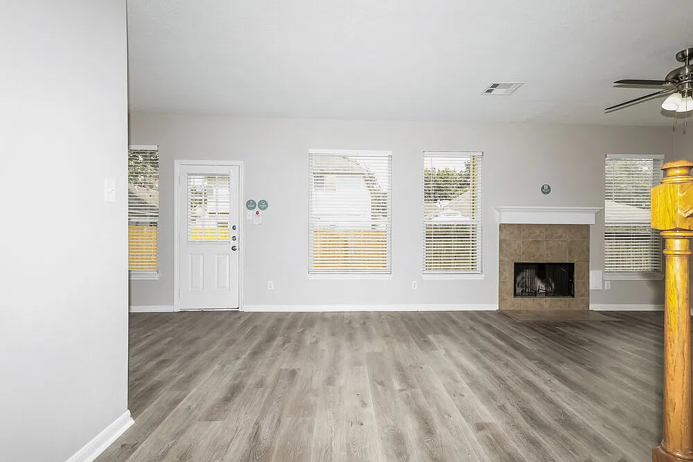 4 bed, 2.5 bath, 2088 sqft, $2,300 — Photo 4
