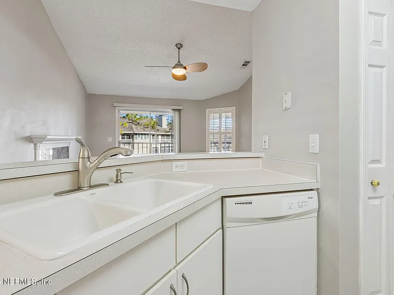 800 Ironwood Dr #834 — Photo 14