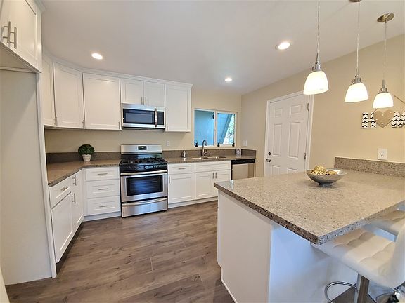 4th image of 8720 Celestine Ave