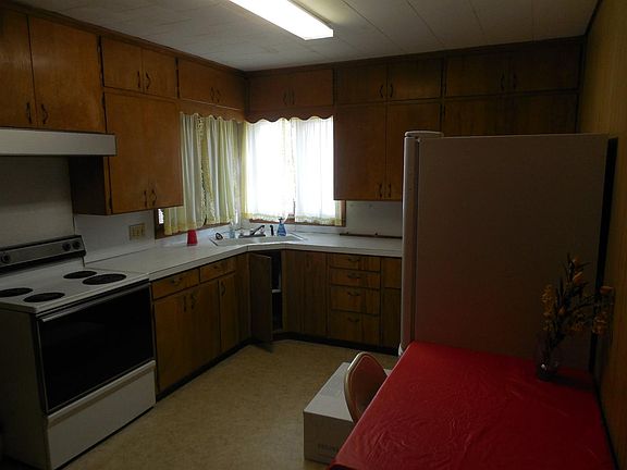 4th image of 220 W Sherman Ave