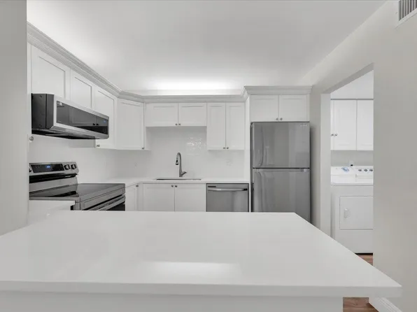 307 Knotty Pine Circle #B1, Greenacres, FL 33463