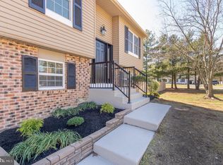 2 Hawthorne Rd, Sicklerville, NJ 08081