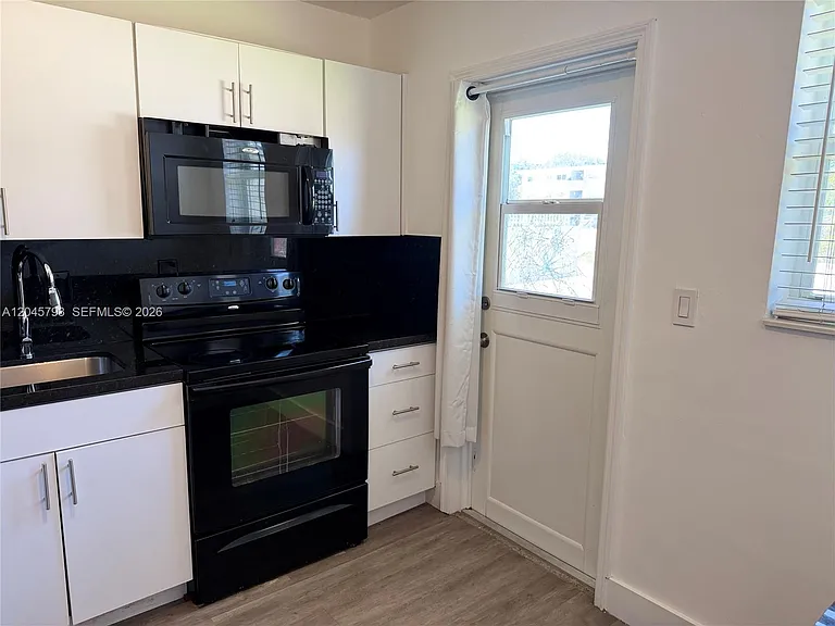 13215 NE 6th Ave #102 — Photo 18