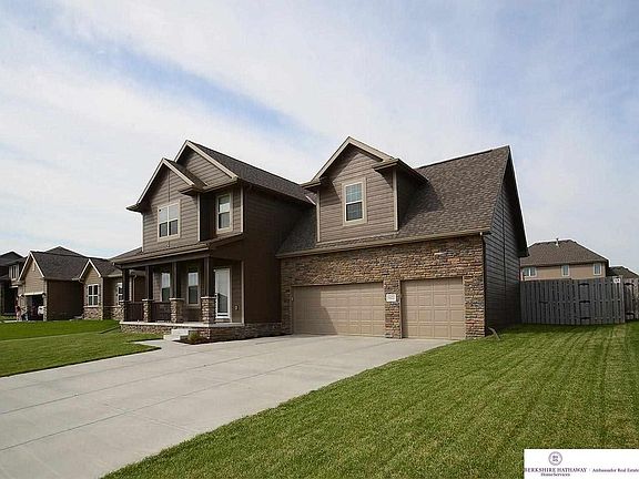3rd image of 5822 N 152nd St