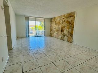 8421 NW 8th St APT 202, Miami, FL 33126