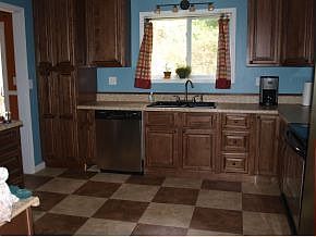 3rd image of 124 Oak Grove Blvd
