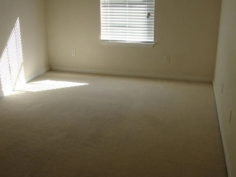 880 Dunwoody Pl — Photo 7