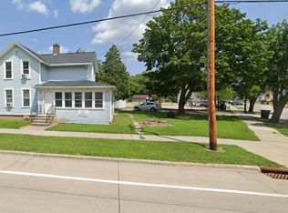 904 Elmwood Ave, Oshkosh, WI 54901