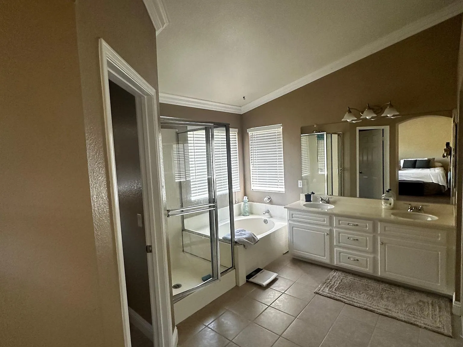 4 bed, 2.5 bath, 2218 sqft, $1,800 — Photo 3