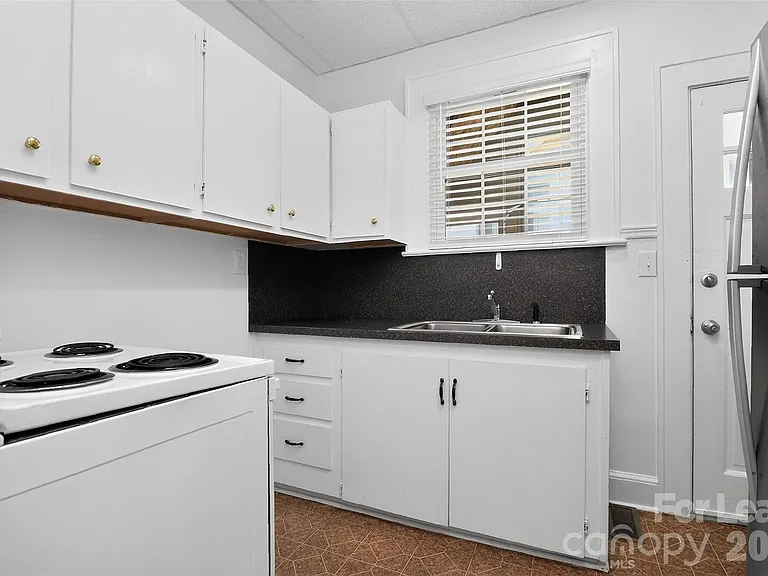 912 S York St — Photo 8