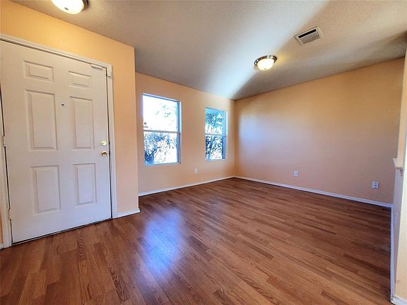 3rd image of 337 Blairwood Dr