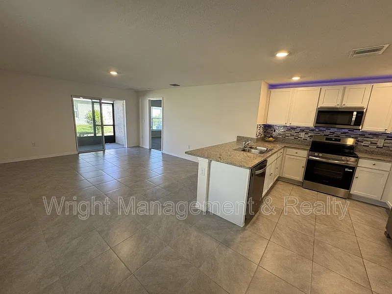 3 bed, 2.0 bath, 1516 sqft, $2,100 — Photo 3