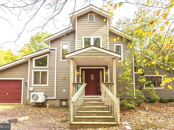 15 Hickory Rd, Lake Harmony, PA 18624