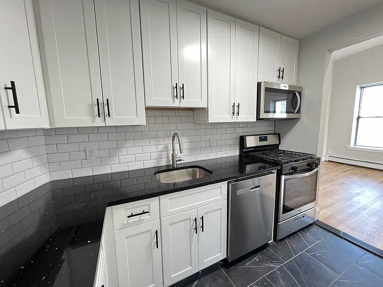 48 Bright St #4 — Photo 9