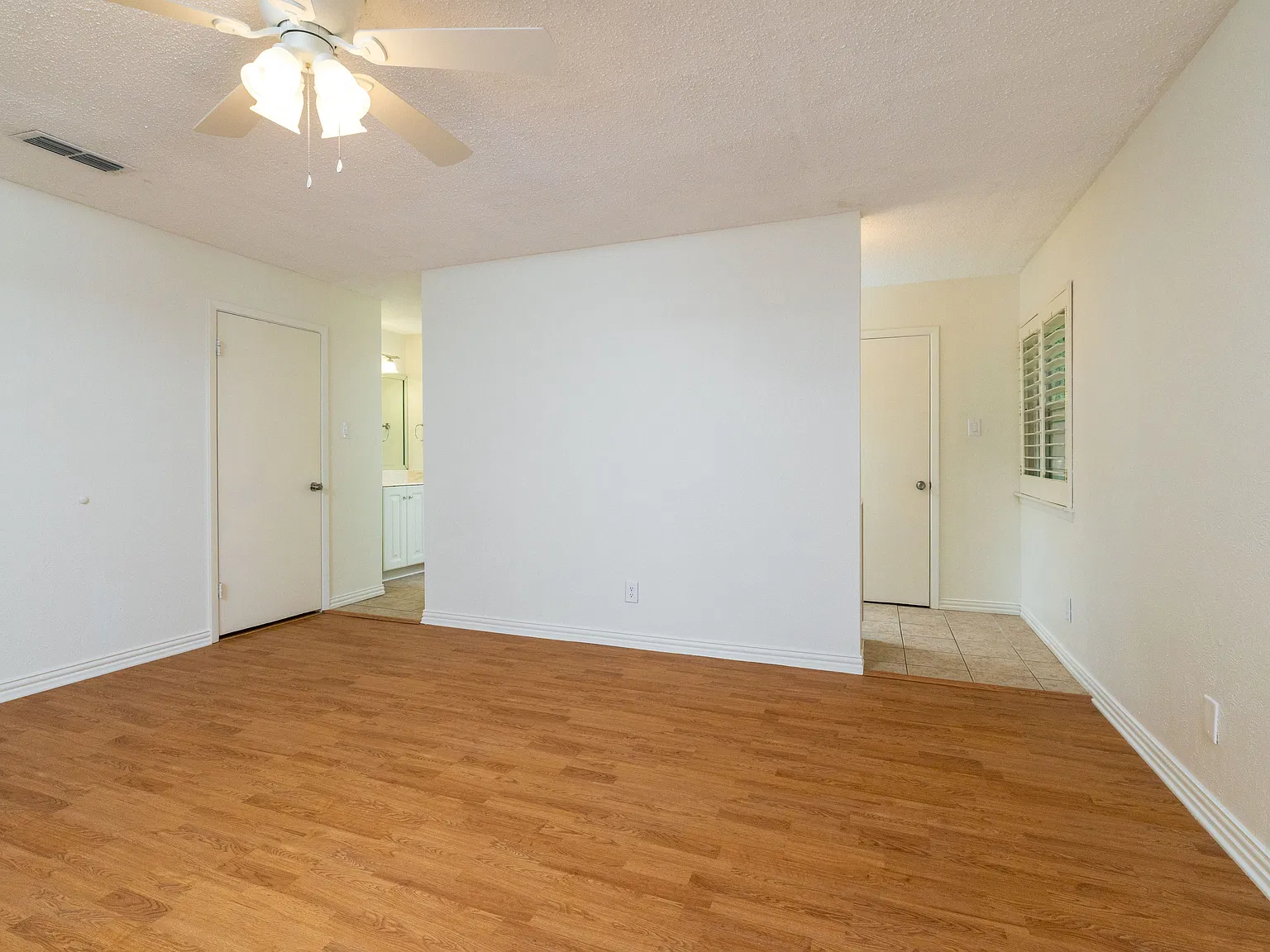 3 bed, 2.5 bath, 1872 sqft, $2,275 — Photo 4