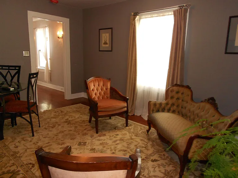 1103 Market St E — Photo 3