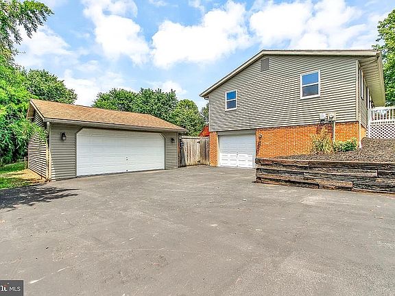 3rd image of 5899 Ambau Rd