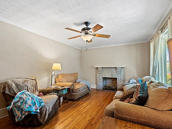 2nd image of 210 Sloan Ave