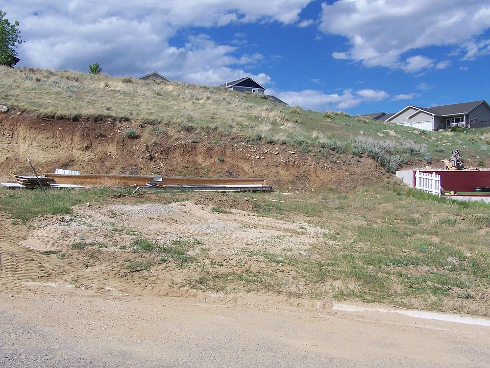 1st image of 530 Hidden Valley Cir