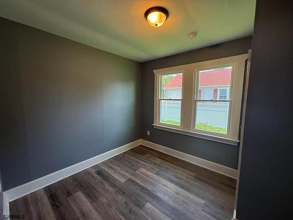 3 bed, 1.0 bath, $2,200 — Photo 2
