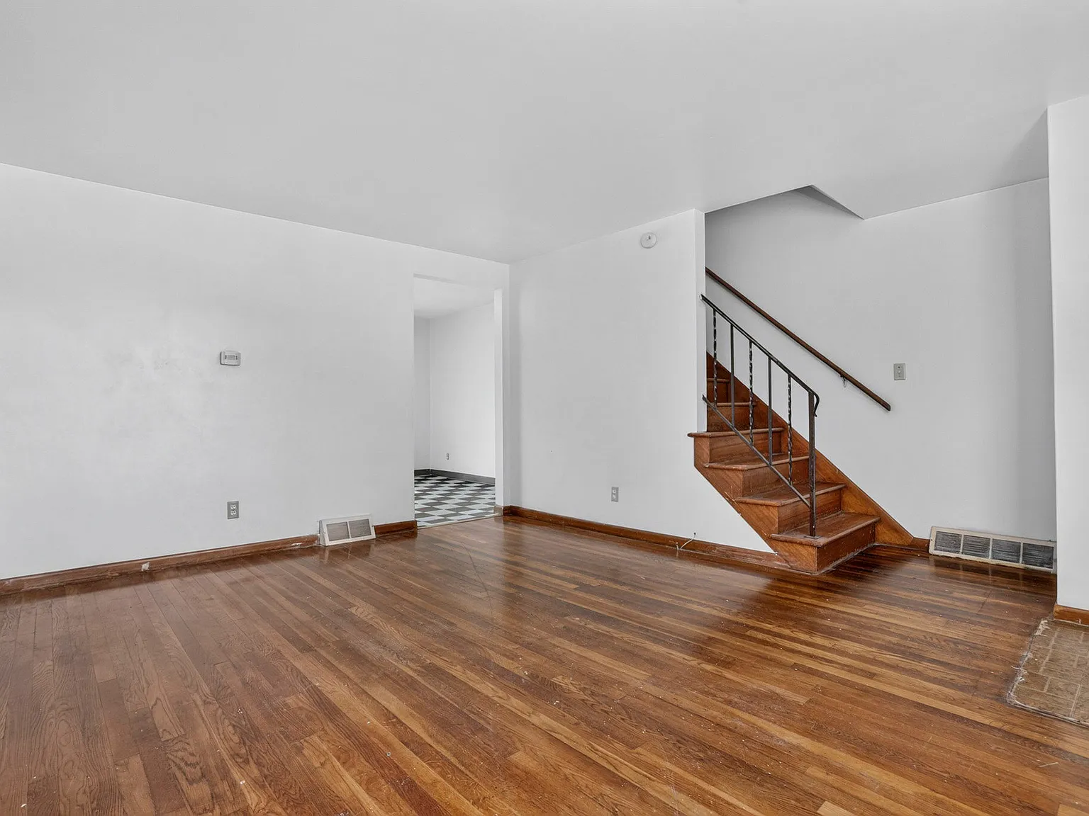2 bed, 120 sqft, $1,250 — Photo 2