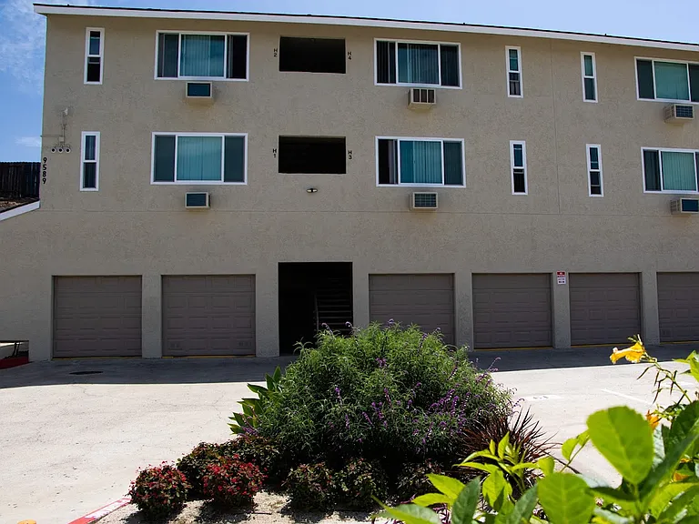 Gold Coast Apartments — Photo 14