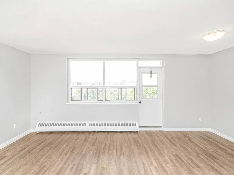1185 Fennell Ave E — Photo 8