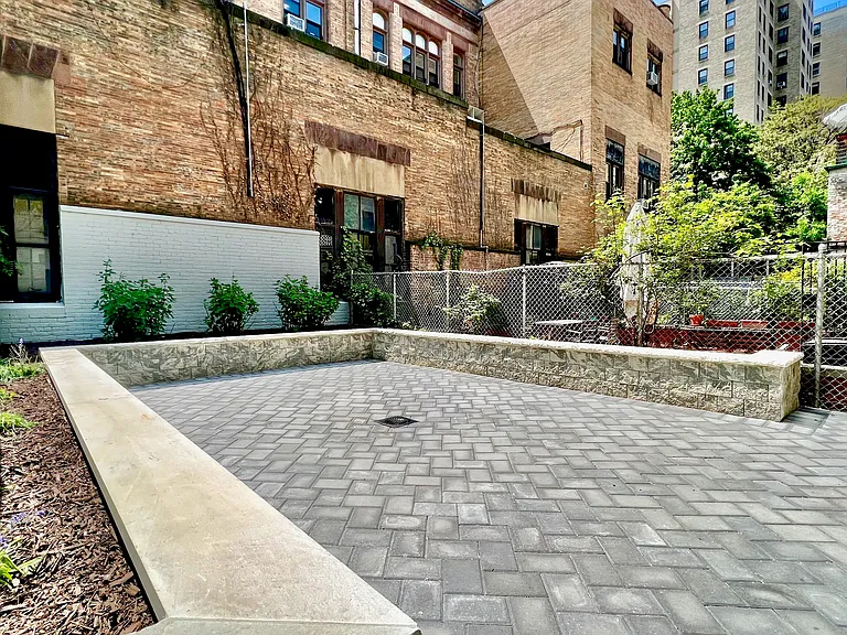 138 W 92nd St #1R — Photo 9