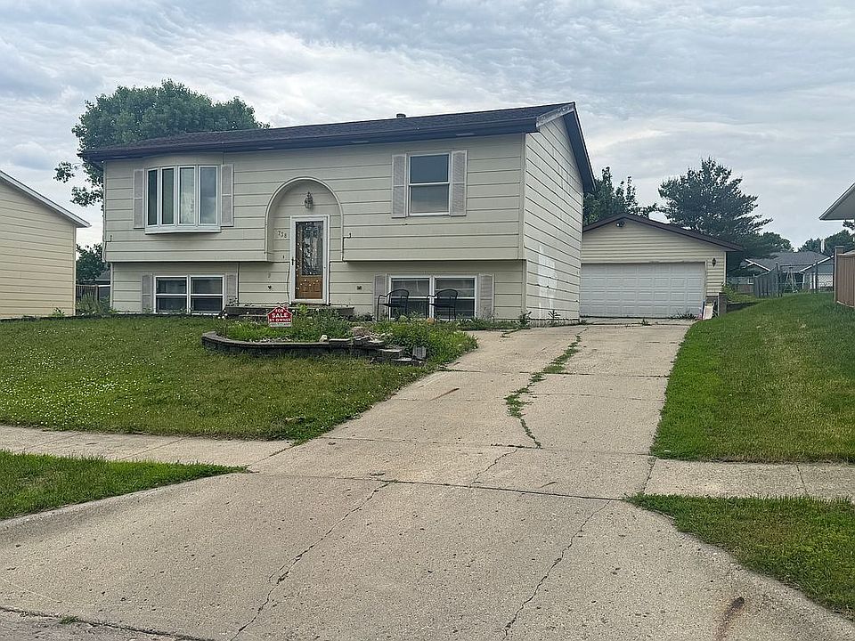 1st image of 738 Mockingbird Dr