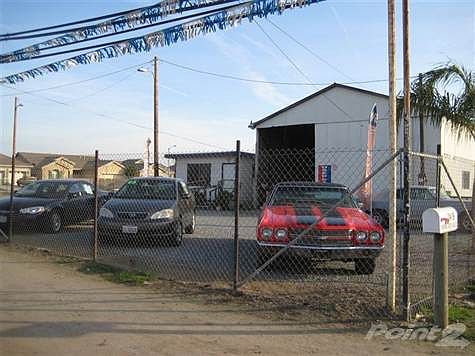 4th image of 2419 E Tulare Ave