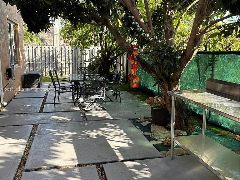 16274 SW 71st Ter — Photo 3