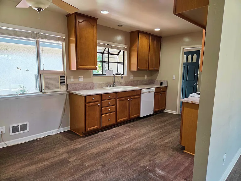 1108 Boynton Ave — Photo 6