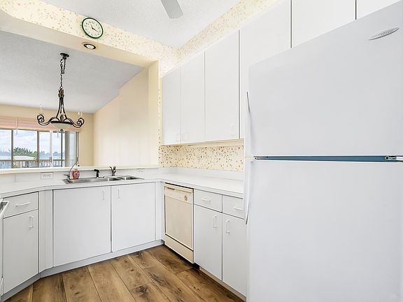 5th image of 7904 Trent Drive #410