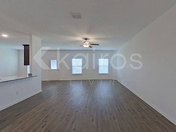 2nd image of 906 Shady Brk