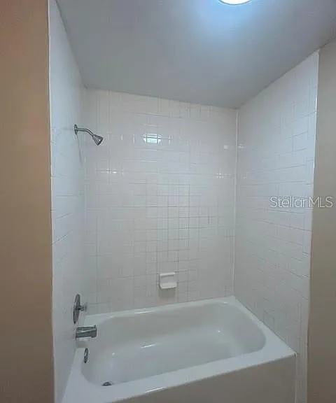 563 Holbrook Cir — Photo 13