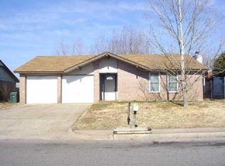 1131 Swan Lake Rd, Edmond, OK 73003