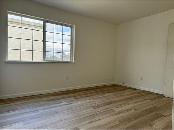 5th image of 1582 Crucero Dr APT 4