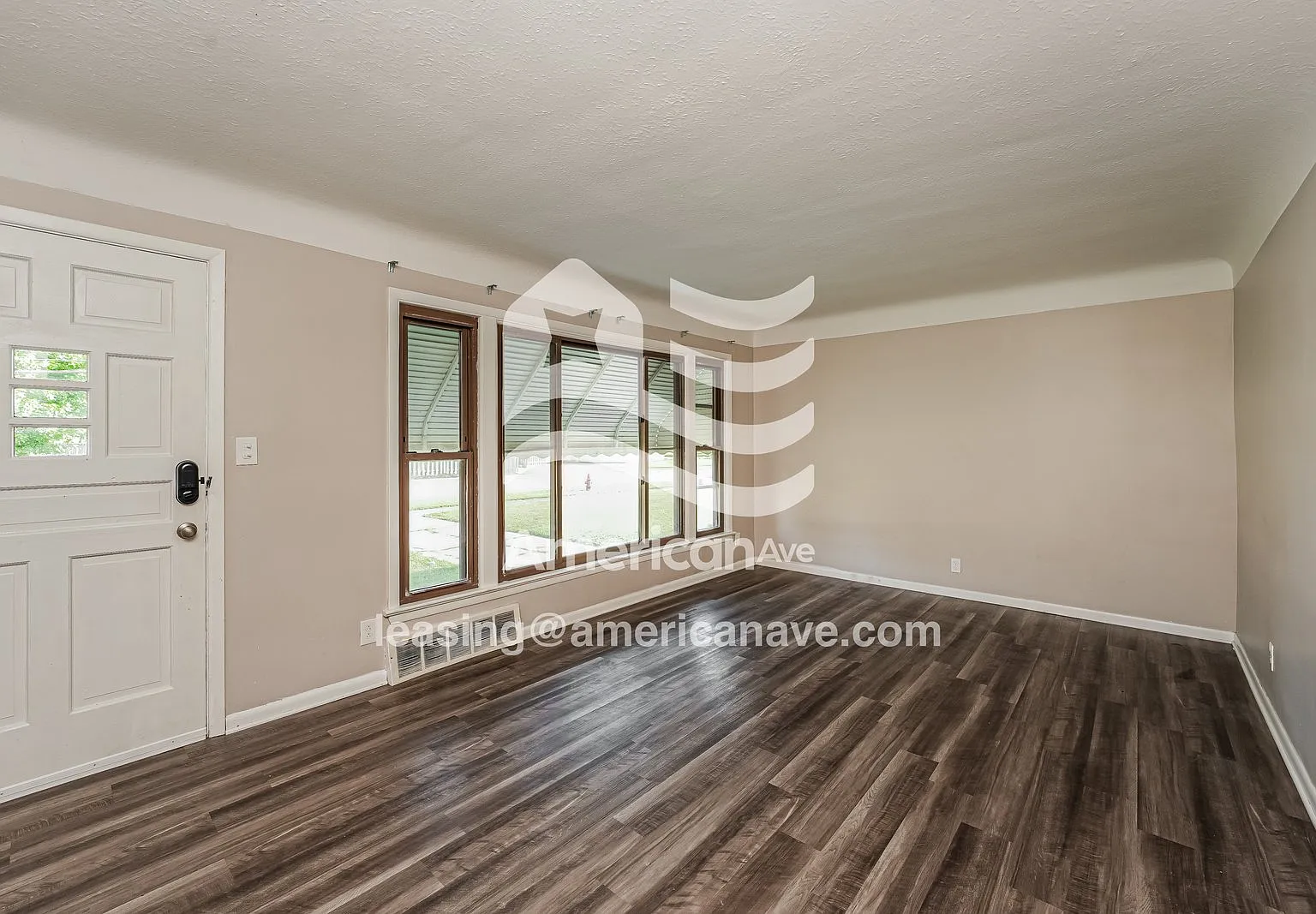 4 bed, 1.0 bath, 1348 sqft, $1,522 — Photo 2