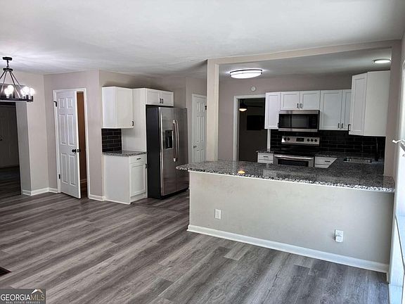 4th image of 3490 Primrose Pl