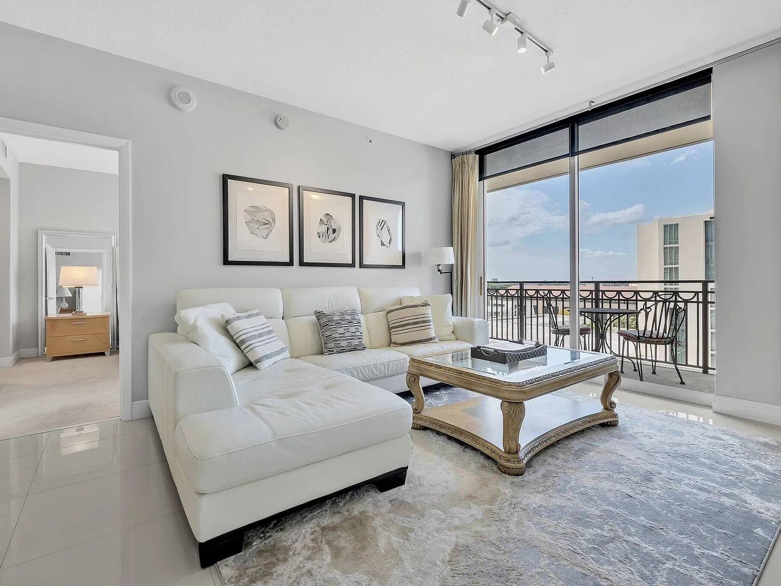 2 bed, 2.0 bath, 1192 sqft, $4,650 — Photo 2