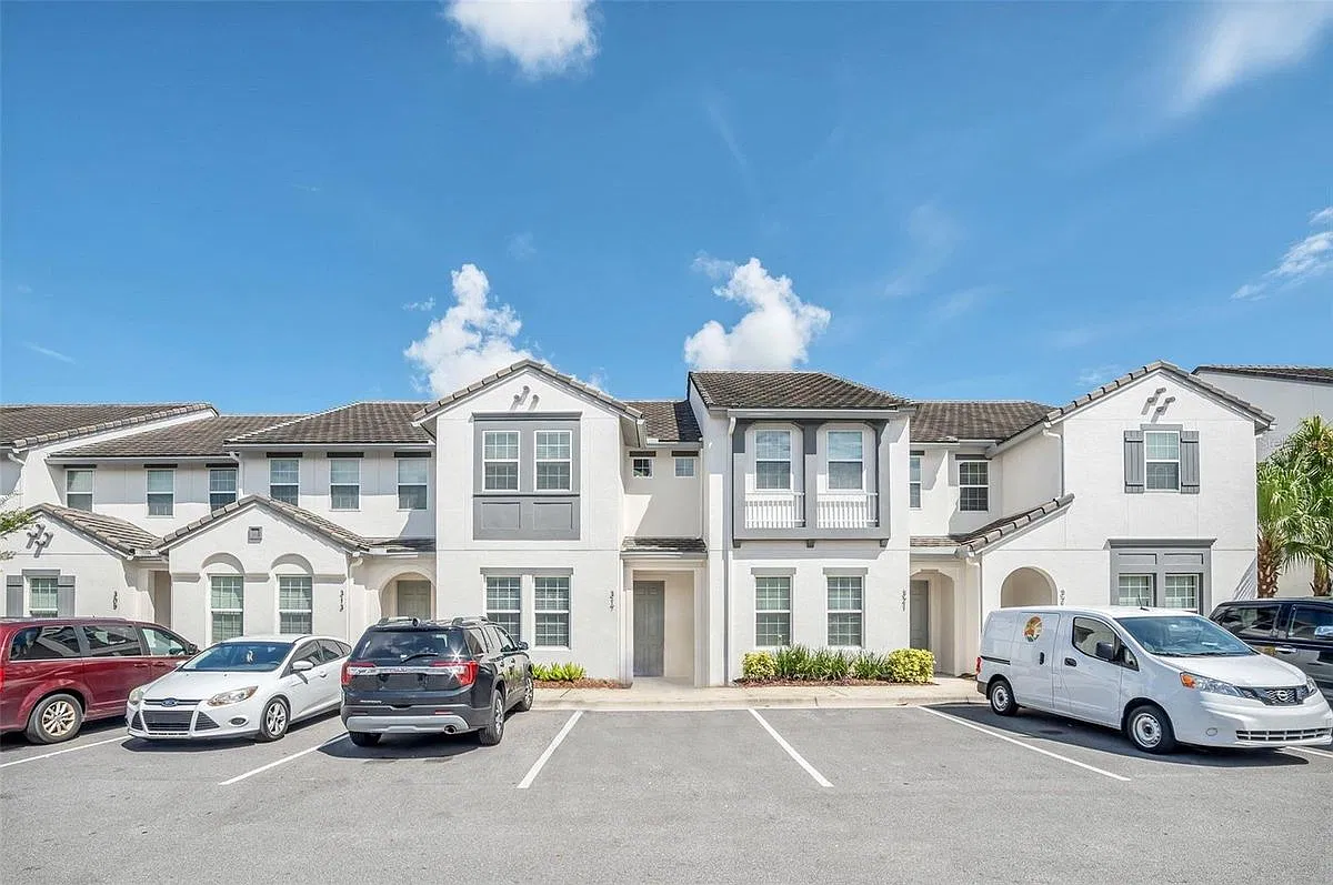317 Captiva Dr — Photo 1
