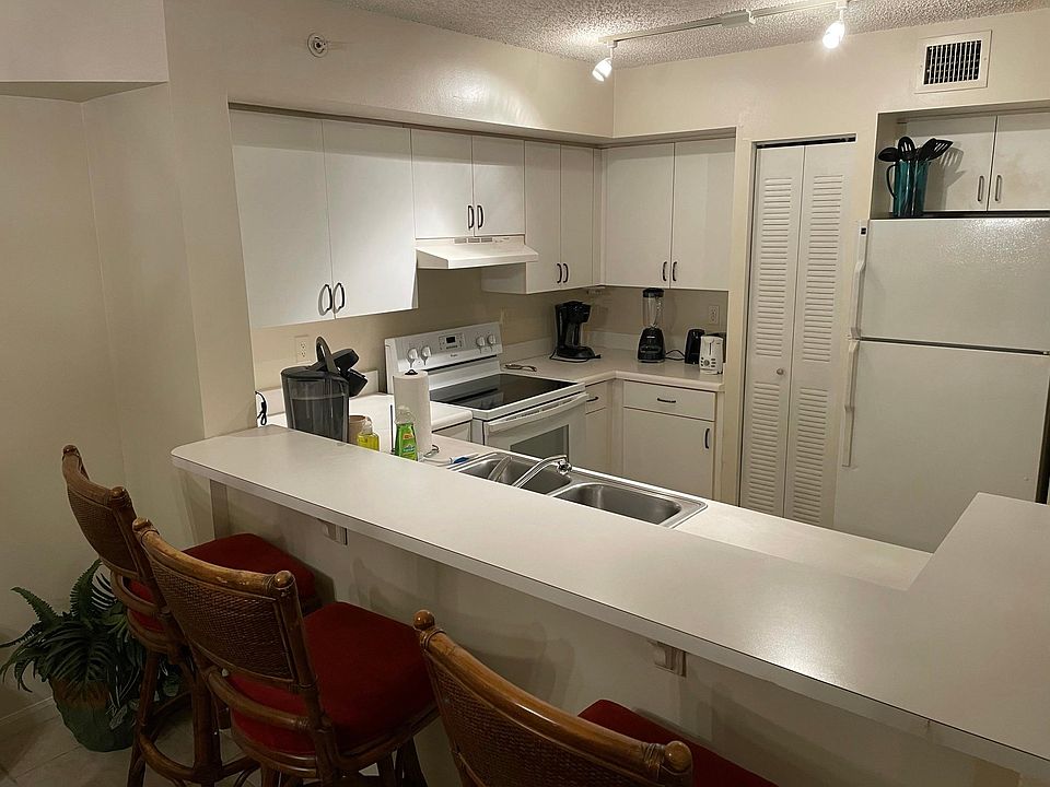 1st image of 1285 Wildwood Lakes Blvd