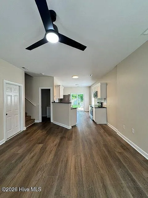 4 bed, 2.5 bath, $1,995 — Photo 3