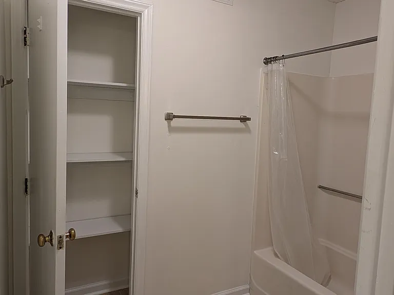 121 Ashley Forest Rd — Photo 5