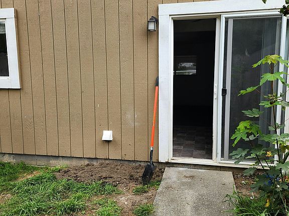 entrance to backyard