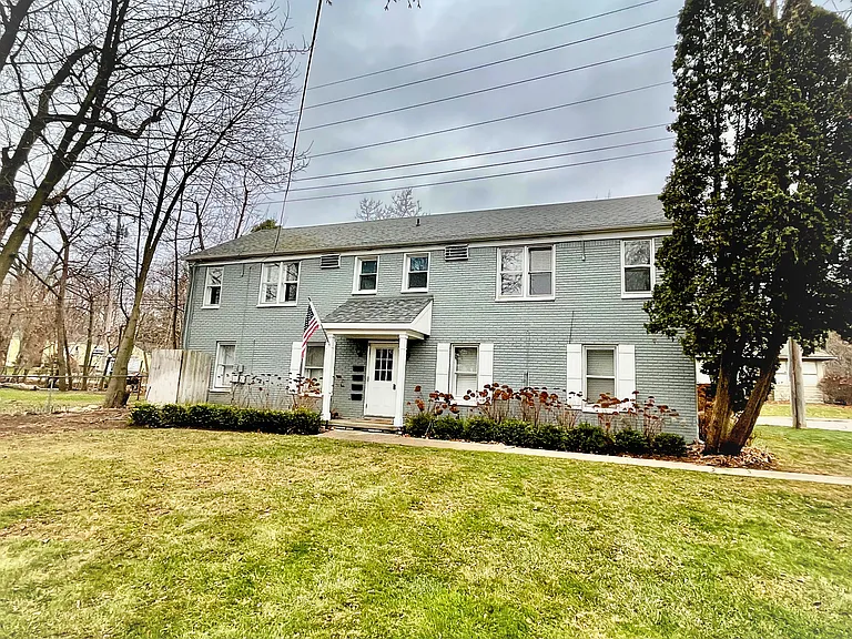 62 Madison Ct #4 — Photo 1