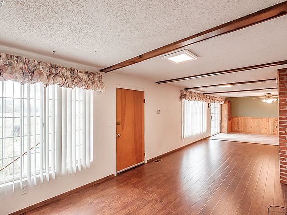 5th image of 34554 Lake Creek Dr