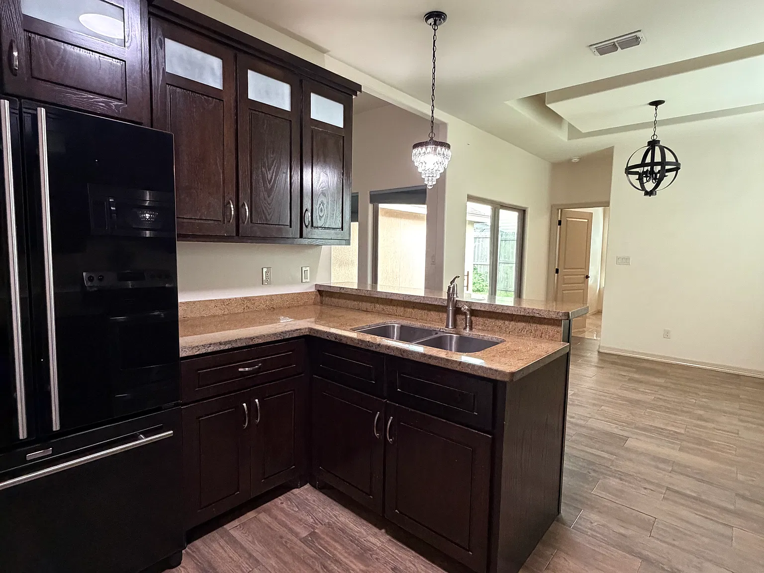 4 bed, 1586 sqft, $2,000 — Photo 3